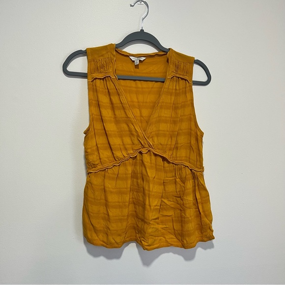 Lucky Brand V Neck Romantic Top size small - Picture 2 of 3